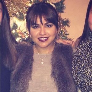 Meet your Posher, Cassandra